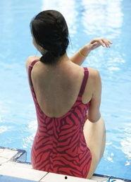 女明星跳水图片,捕捉女明星水花飞溅的惊艳瞬间